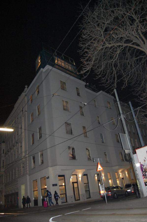 Apollo 2* Wien